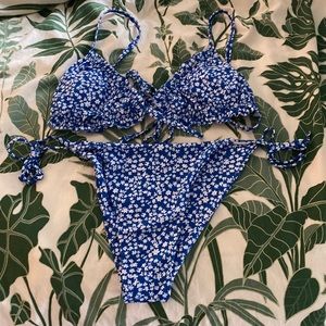 Romwe bikini. Daisy design on blue. Never worn.